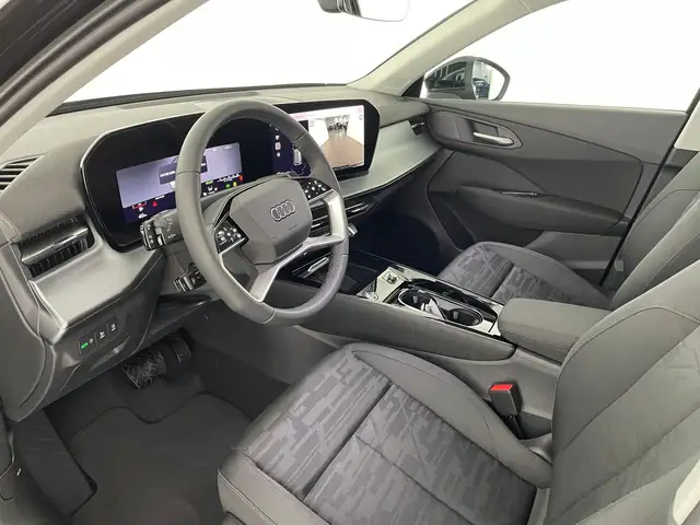 Audi Q3 view 8