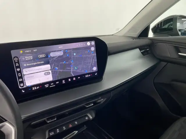 Audi Q3 view 9