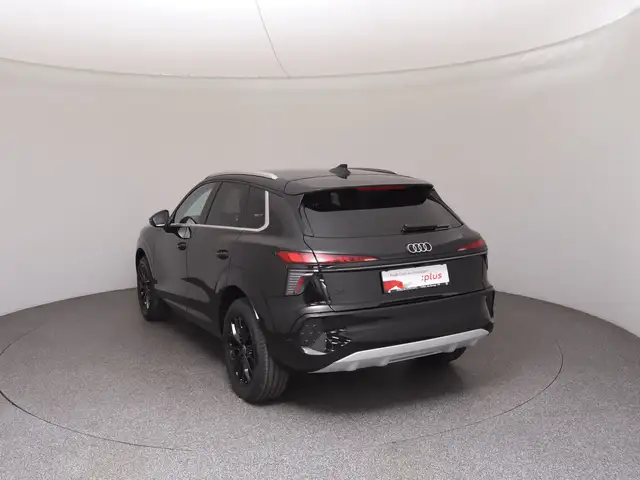 Audi Q3 view 5