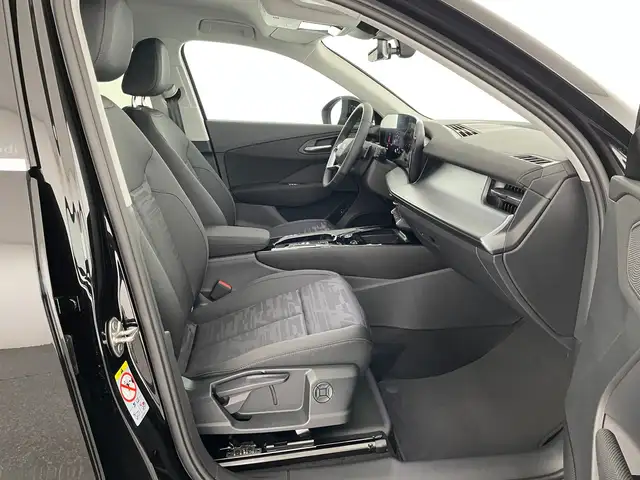Audi Q3 view 10