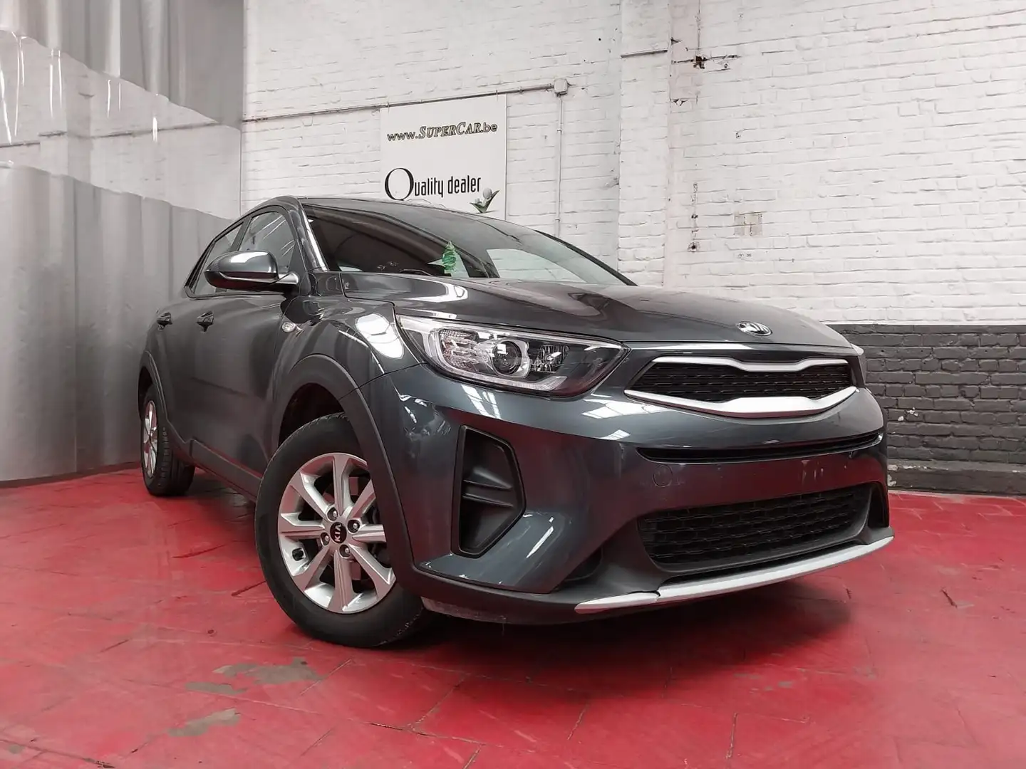 Kia Stonic 1.2i Easy IS *Camera*GPS*BLTH* ST/STP*262€ X 60 Gris - 1