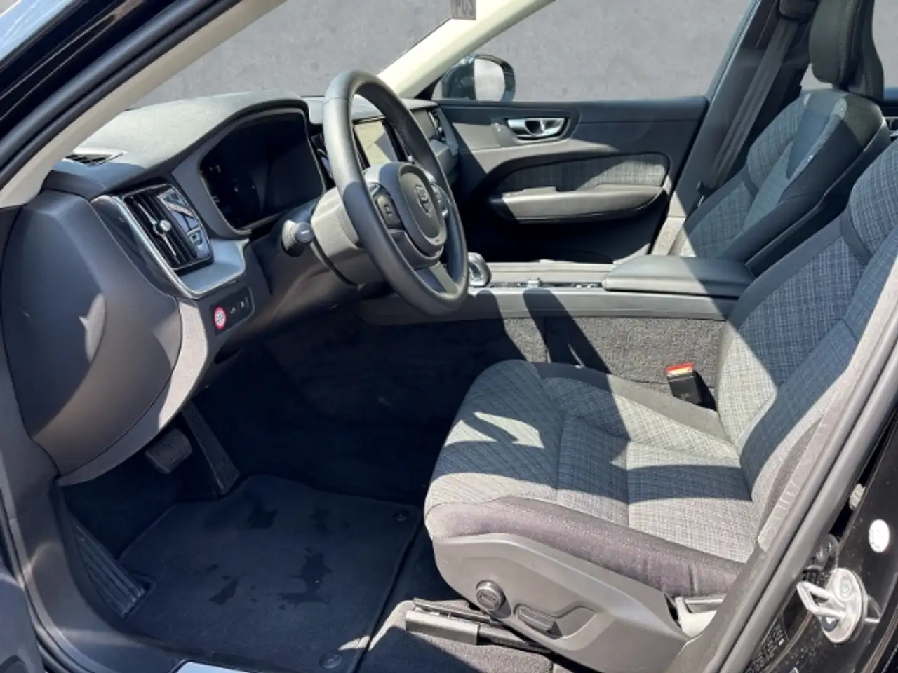 Volvo XC60 Recharge T6 AWD 18''LM AHK Pano eStandhz Winterpak, миниатюра 11