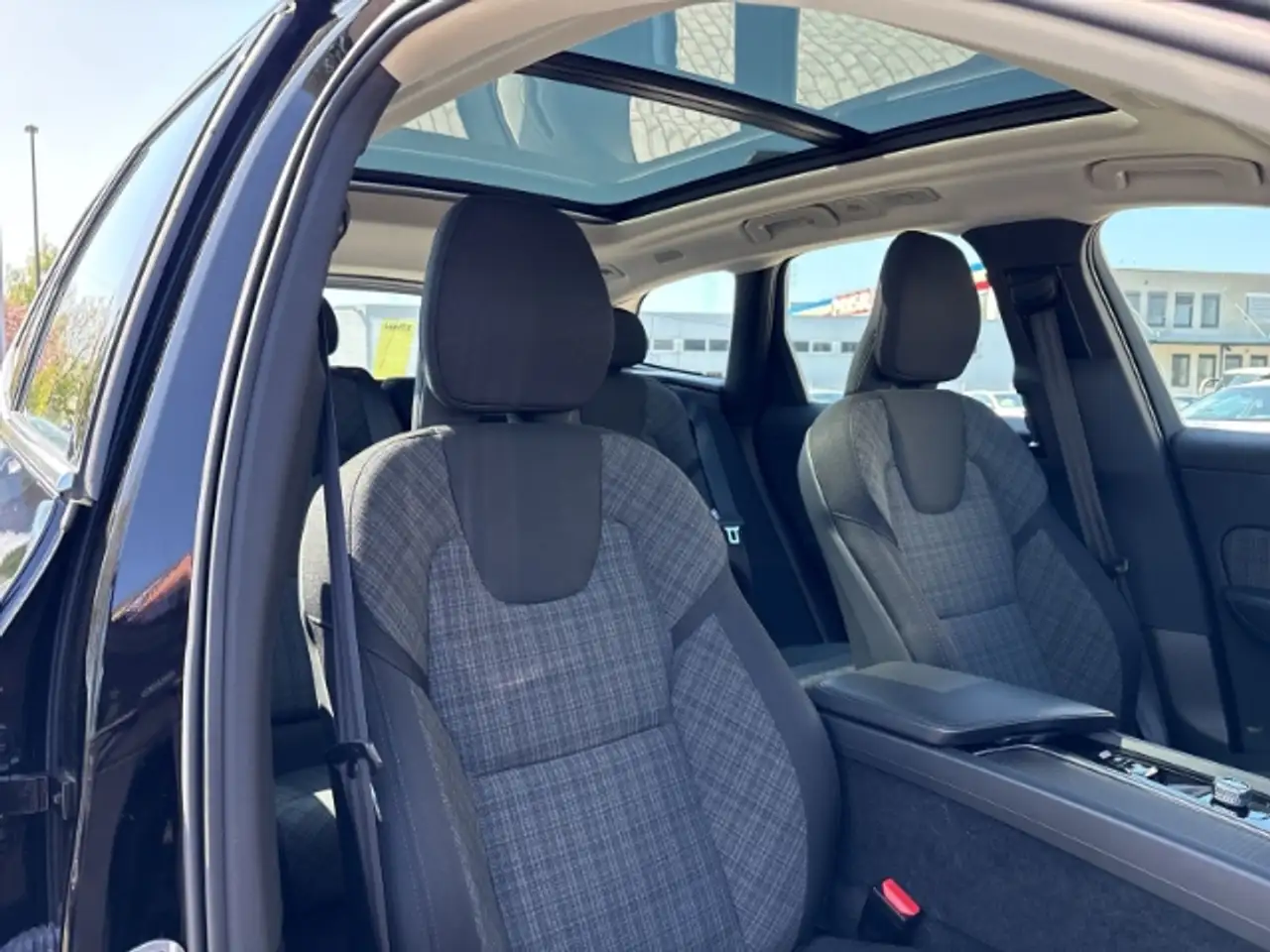 Volvo XC60 Recharge T6 AWD 18''LM AHK Pano eStandhz Winterpak, миниатюра 17