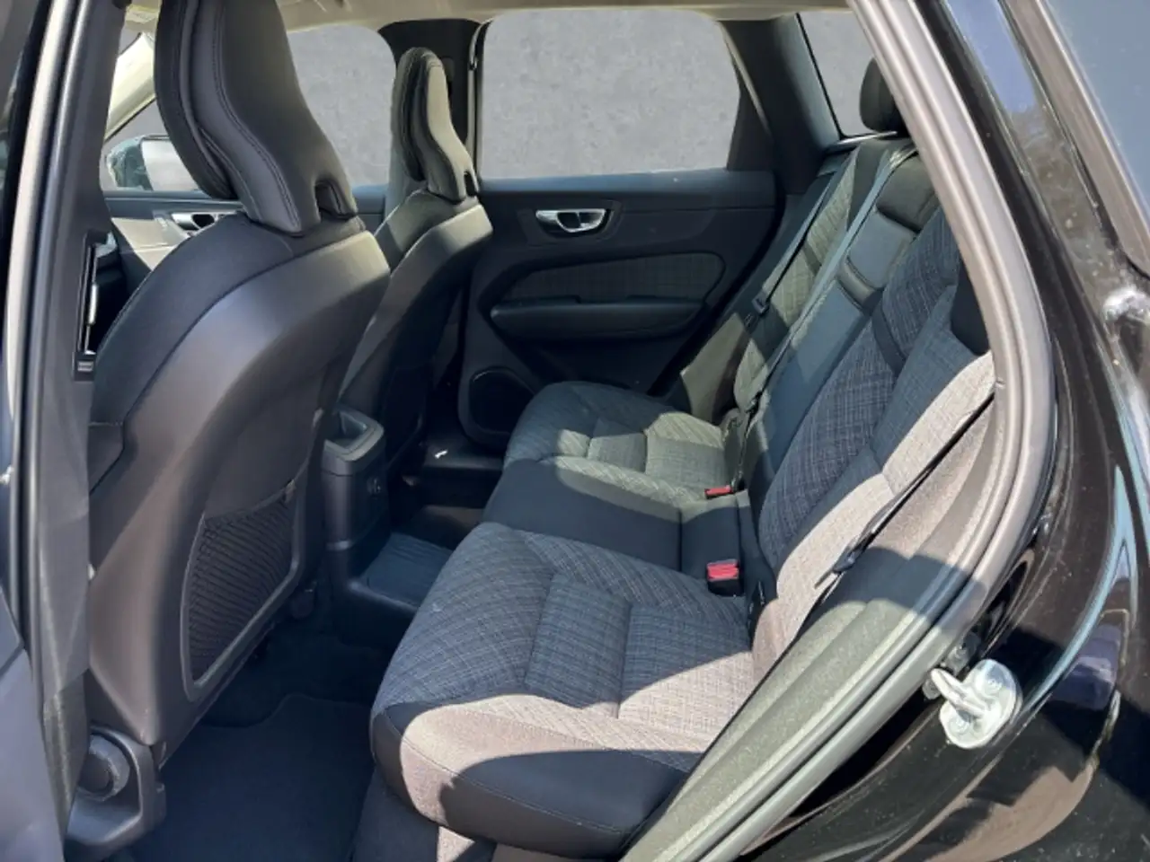 Volvo XC60 Recharge T6 AWD 18''LM AHK Pano eStandhz Winterpak, миниатюра 5