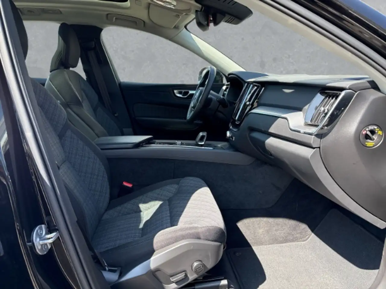 Volvo XC60 Recharge T6 AWD 18''LM AHK Pano eStandhz Winterpak, миниатюра 3