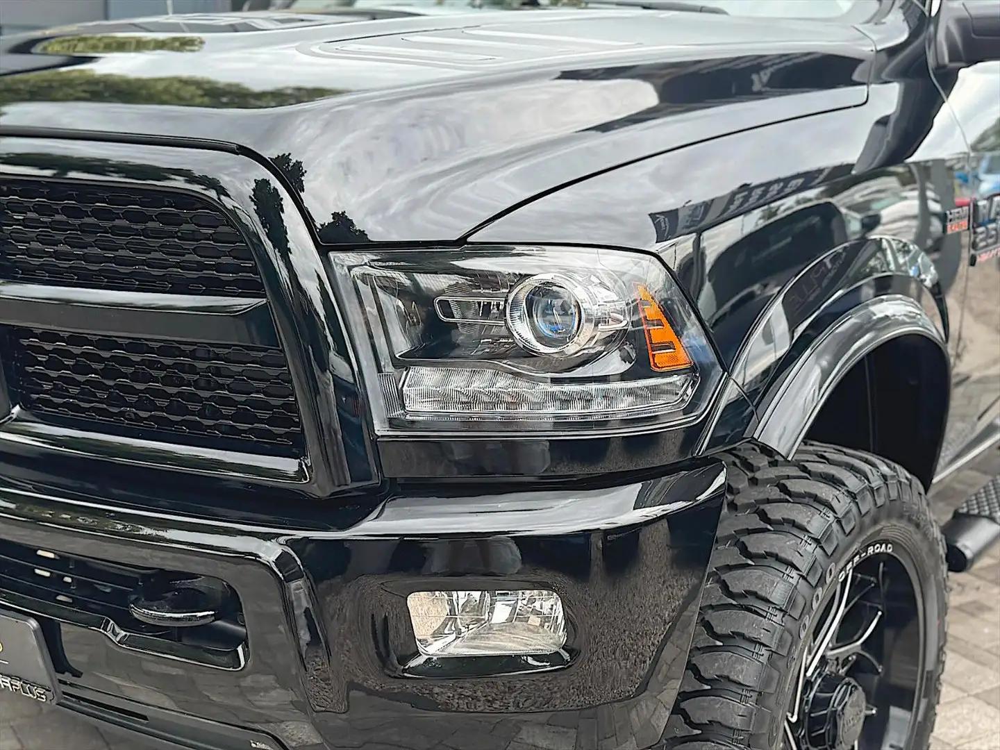 Dodge RAM 2500 6.4 HEAVY DUTY LARAMIE CrewCab 4x4 LPG Schwarz - 2