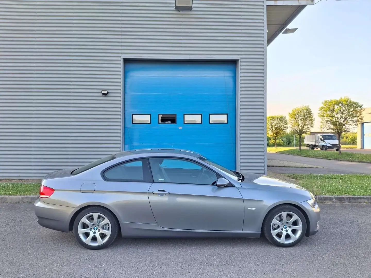 BMW 320 320d Coupe E92 177ch boite auto Gri - 2
