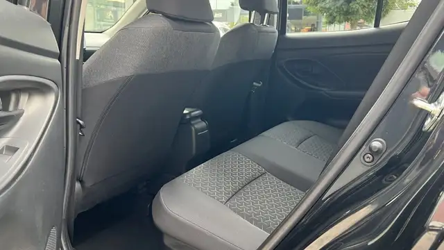 Toyota Yaris Cross view 8