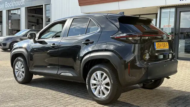 Toyota Yaris Cross view 3