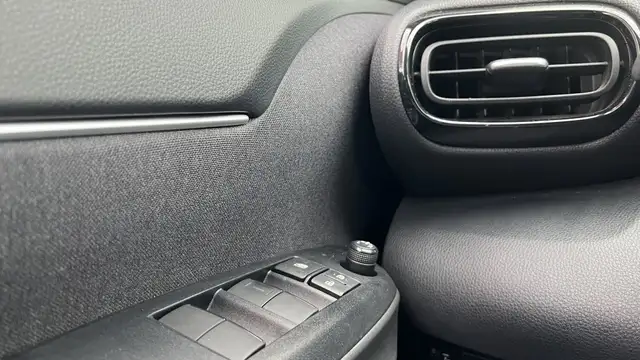 Toyota Yaris Cross view 21