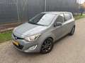 Hyundai i20 1.2i i-Motion / 5-DEURS / AIRCO / 134dkm! Grijs - thumbnail 2