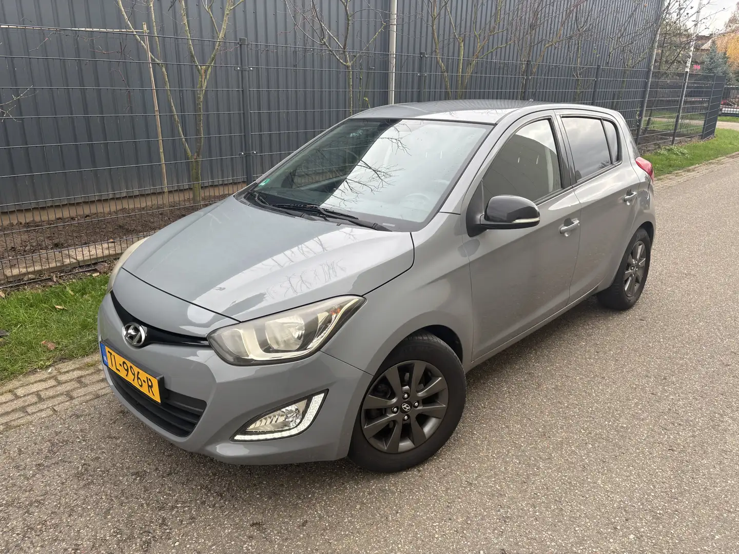 Hyundai i20 1.2i i-Motion / 5-DEURS / AIRCO / 134dkm! Grijs - 2