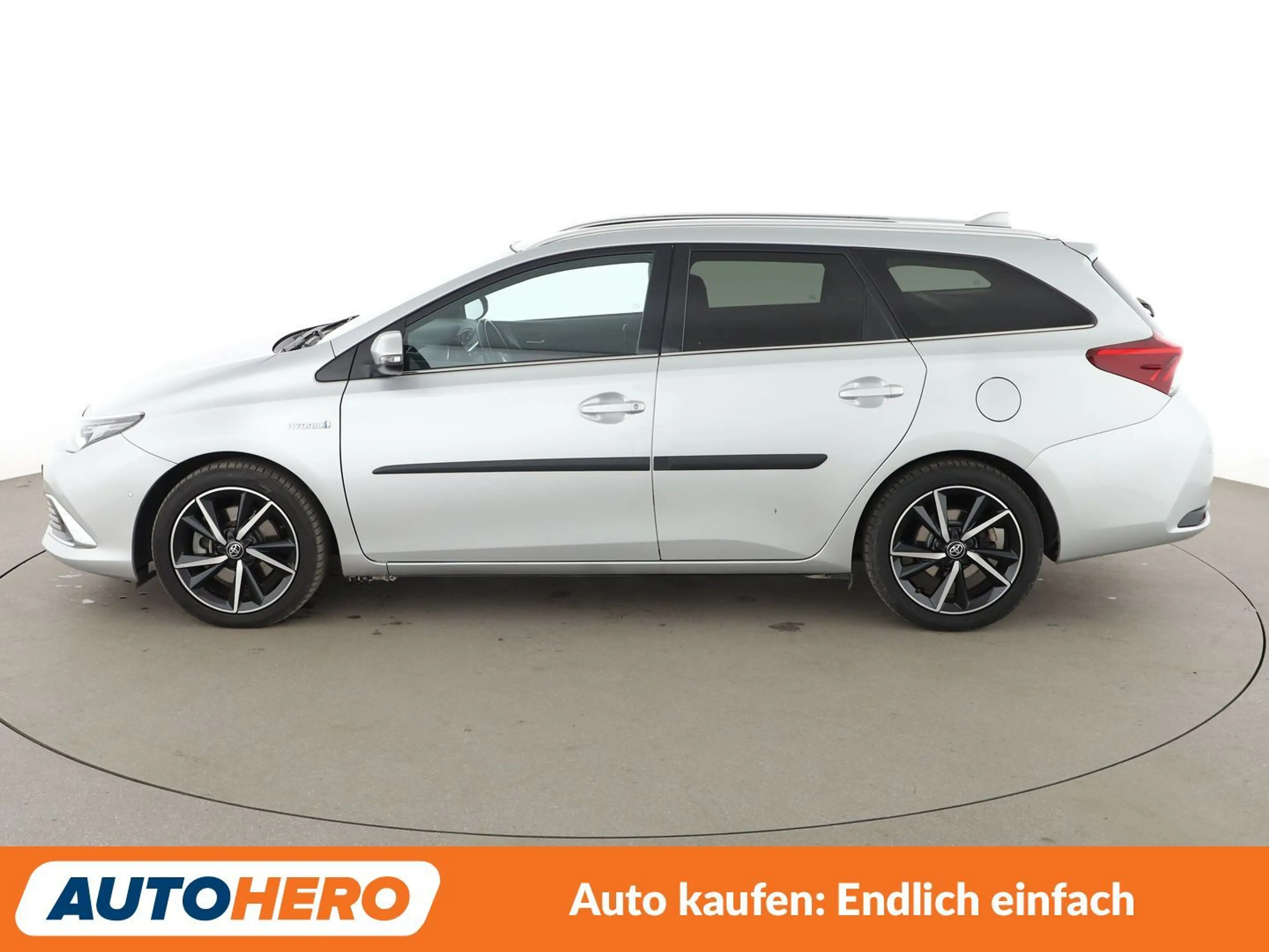 Toyota Auris 1.8 Hybrid Executive Aut*NAVI*LED*TEMPO*CAM*PDC* — photo 3