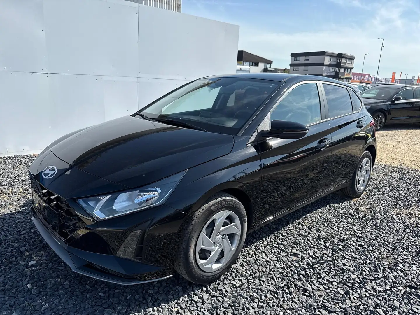 Hyundai i20 COMFORT FL NAVI Klimaautomatik SHZ 1.0 T-GDi 73... Schwarz - 1