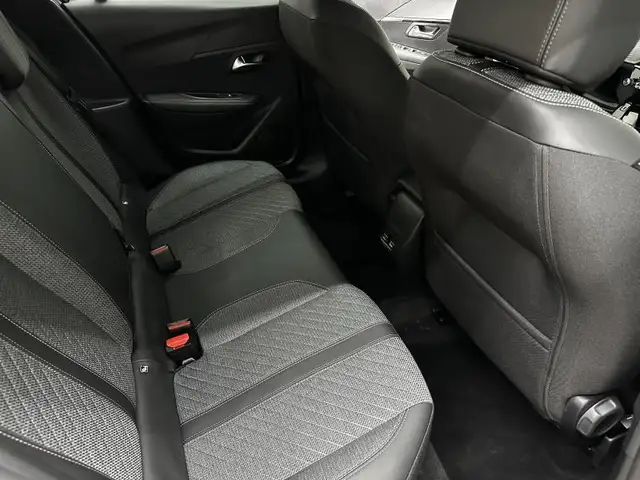 Peugeot 208 view 9