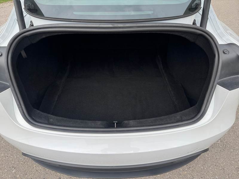 Tesla Model 3 Basis RWD**1.BESITZ** — photo 9
