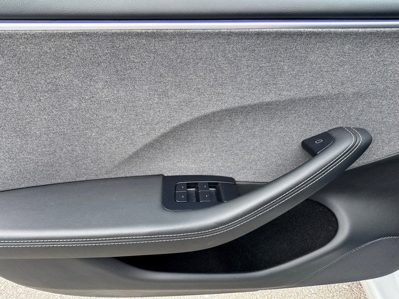Tesla Model 3 Basis RWD**1.BESITZ** — photo 12