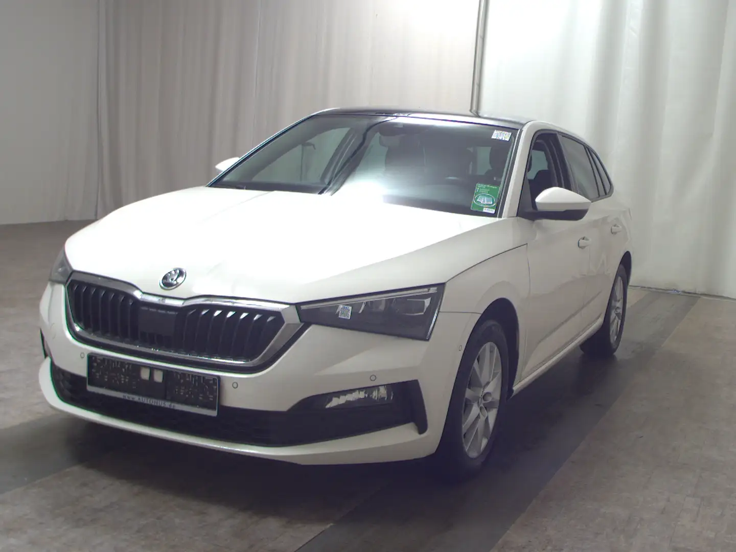 Skoda Scala 1.6 TDI Ambition Navi LED vc Pano DAB Weiß - 2