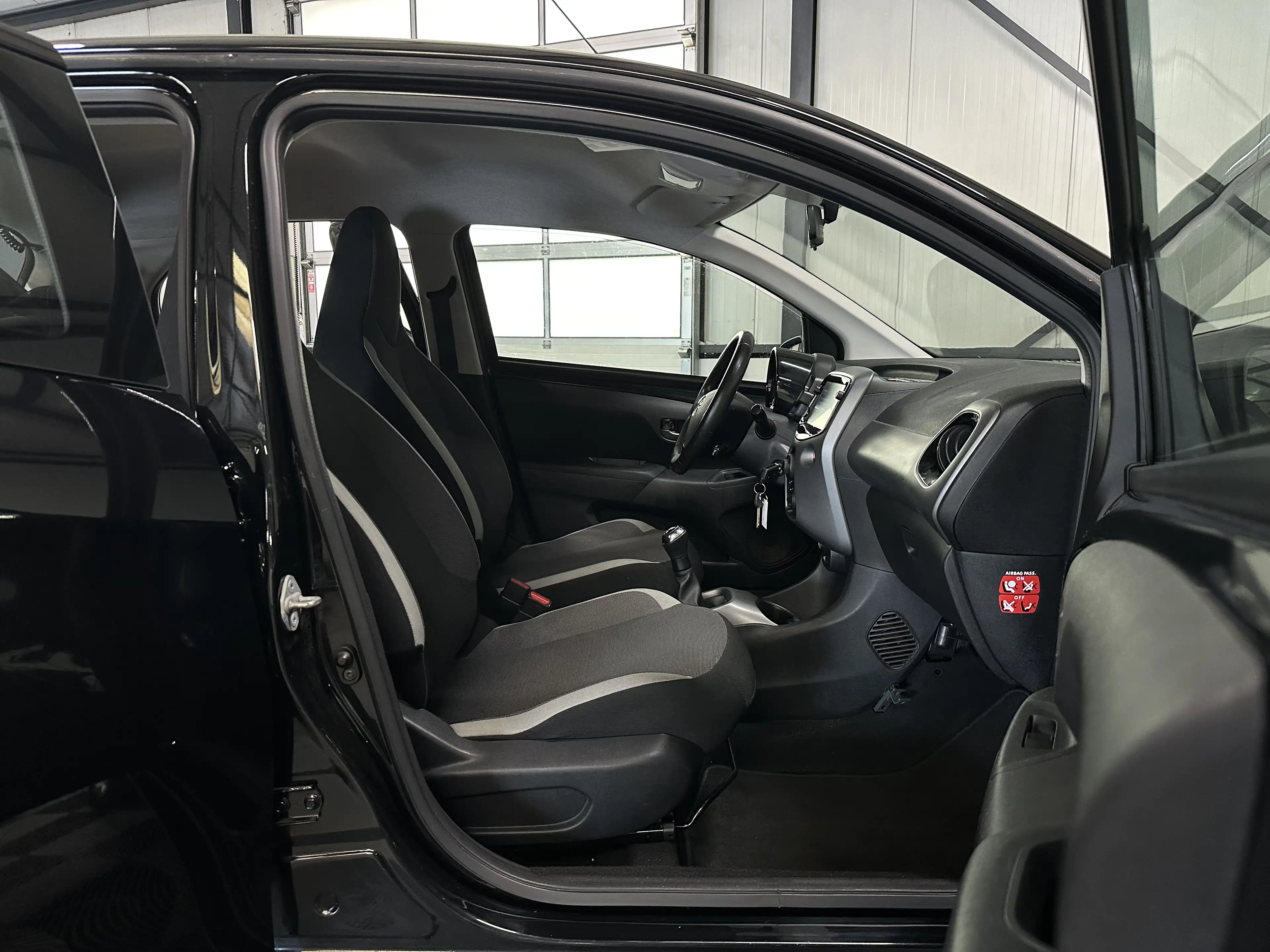 Toyota Aygo 1.0 VVT-i | X-play 5-Drs | Airco | Carplay | Camer — photo 4