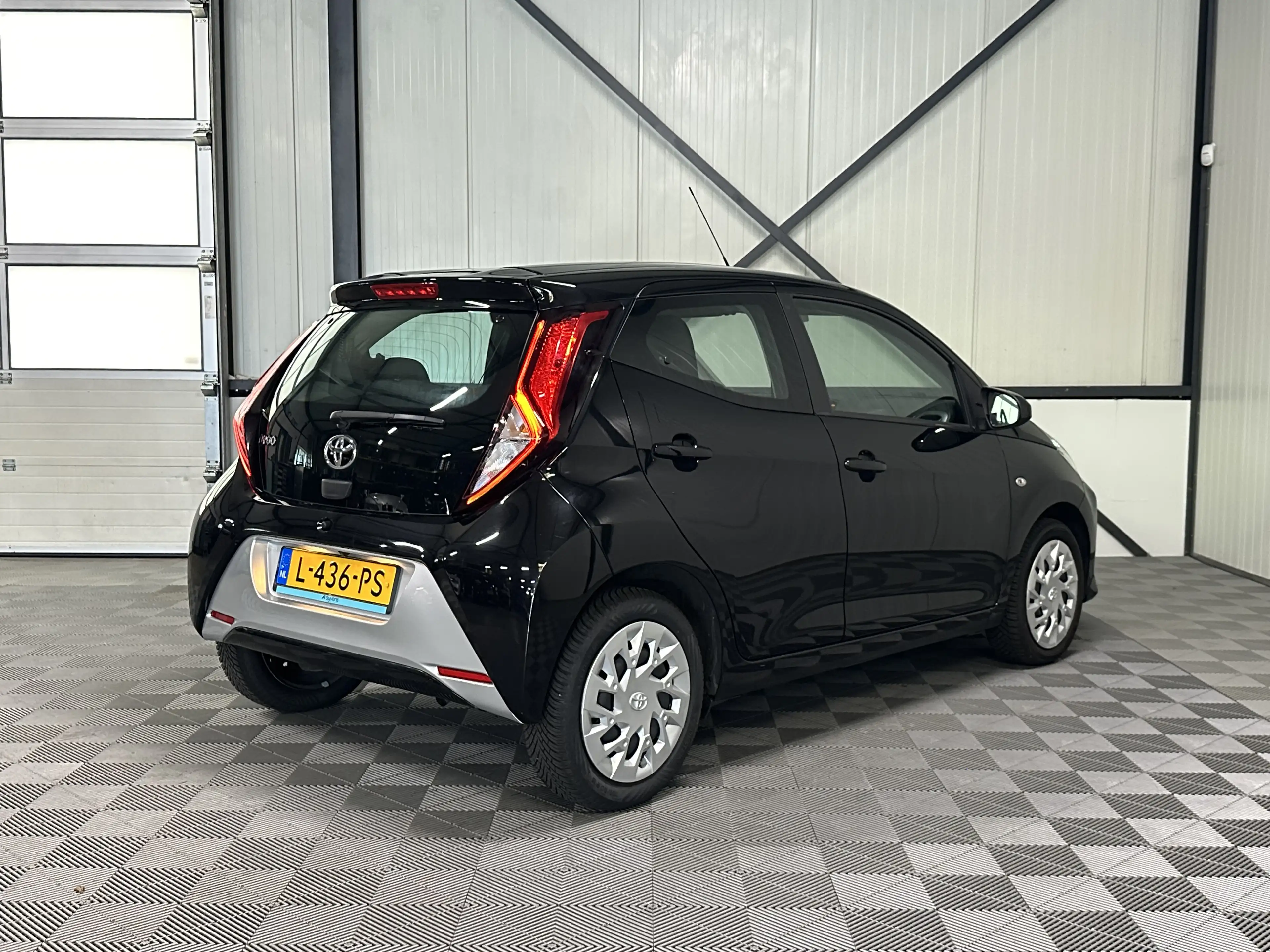 Toyota Aygo 1.0 VVT-i | X-play 5-Drs | Airco | Carplay | Camer — photo 2