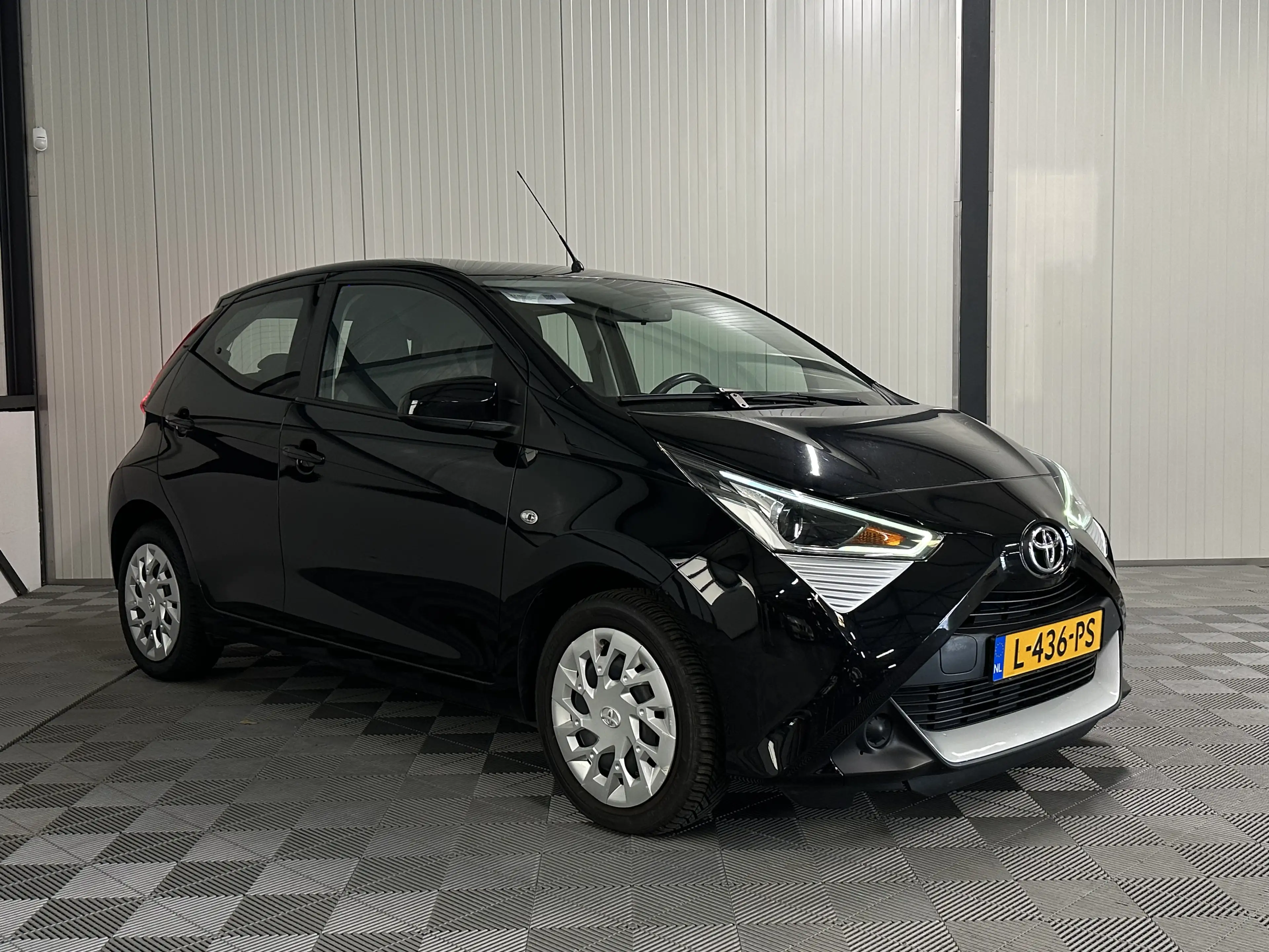 Toyota Aygo 1.0 VVT-i | X-play 5-Drs | Airco | Carplay | Camer — photo 9