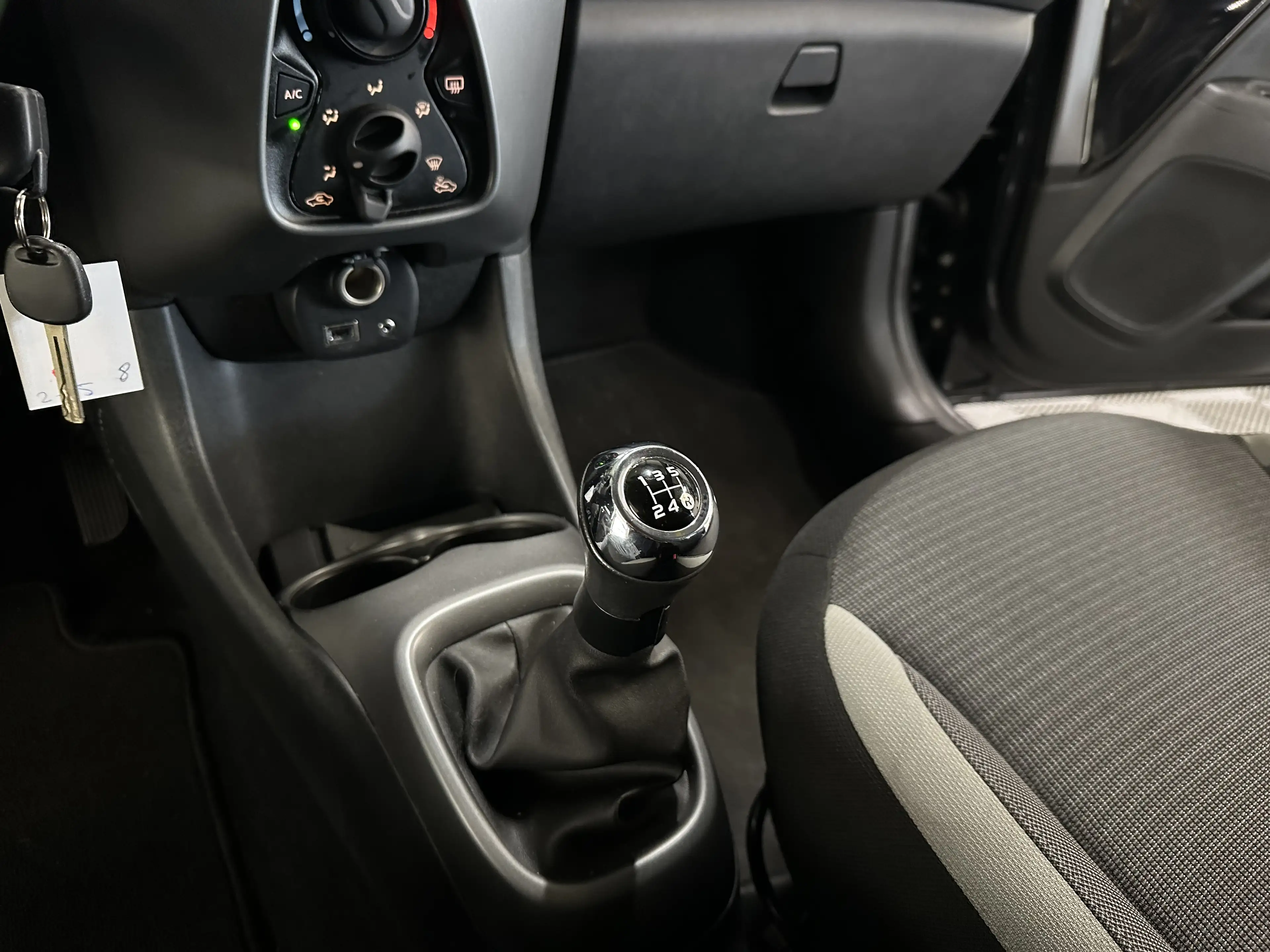Toyota Aygo 1.0 VVT-i | X-play 5-Drs | Airco | Carplay | Camer — photo 13