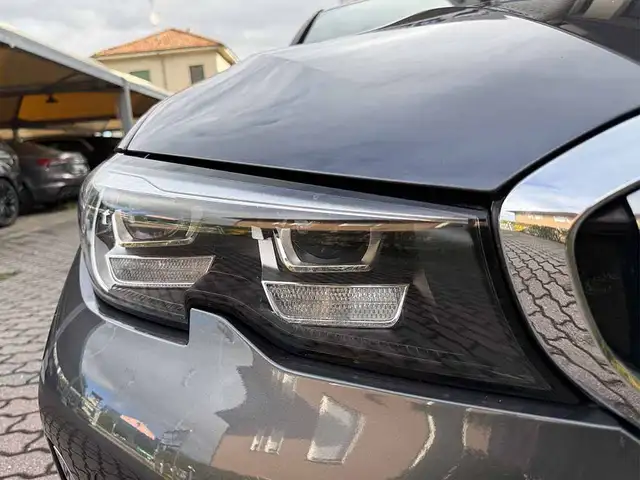 BMW 3 Series view 9