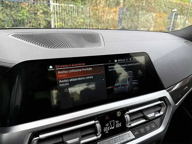 BMW 3 Series view 22