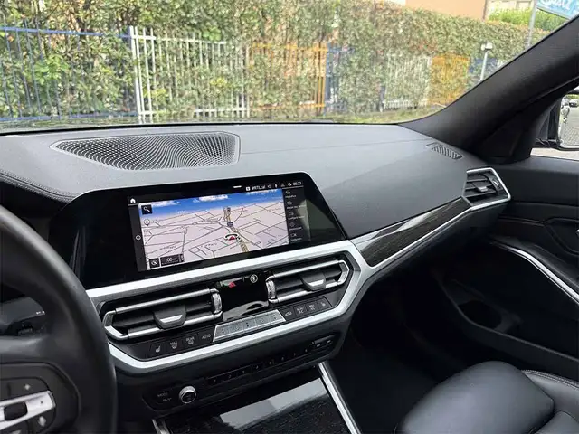 BMW 3 Series view 14