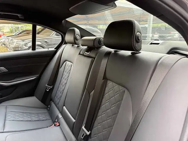 BMW 3 Series view 30