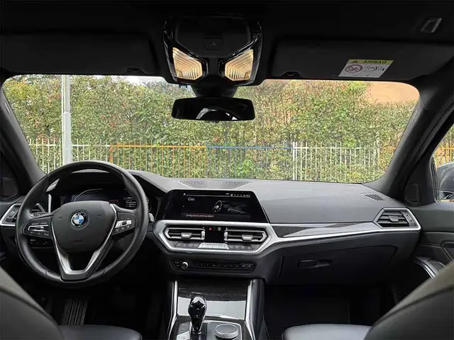 BMW 3 Series view 29