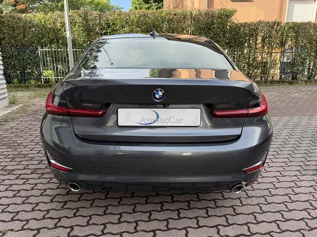 BMW 3 Series view 6