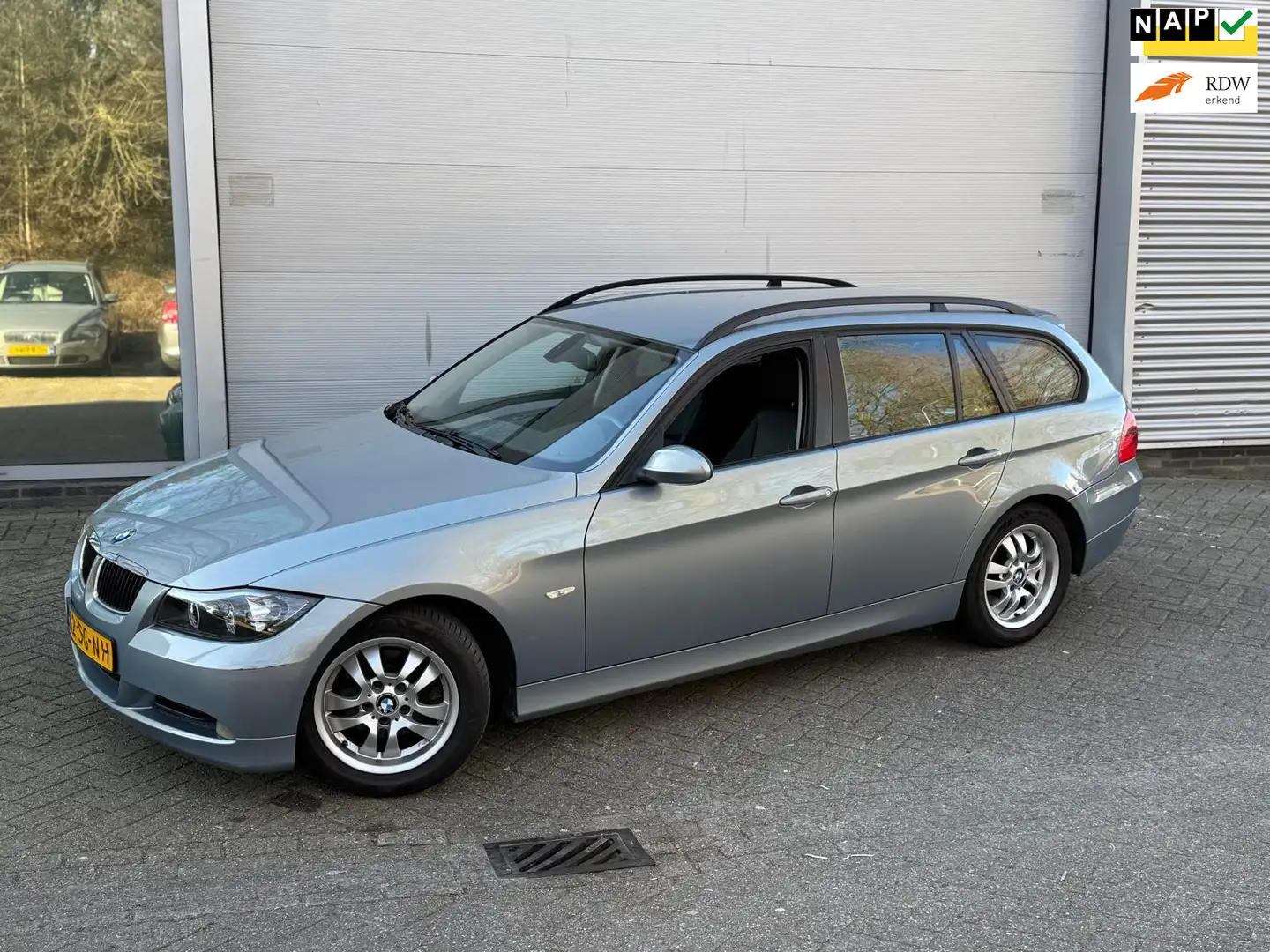 BMW 320 3-serie Touring 320i Dynamic Executive / NIEUWE AP Grijs - 1