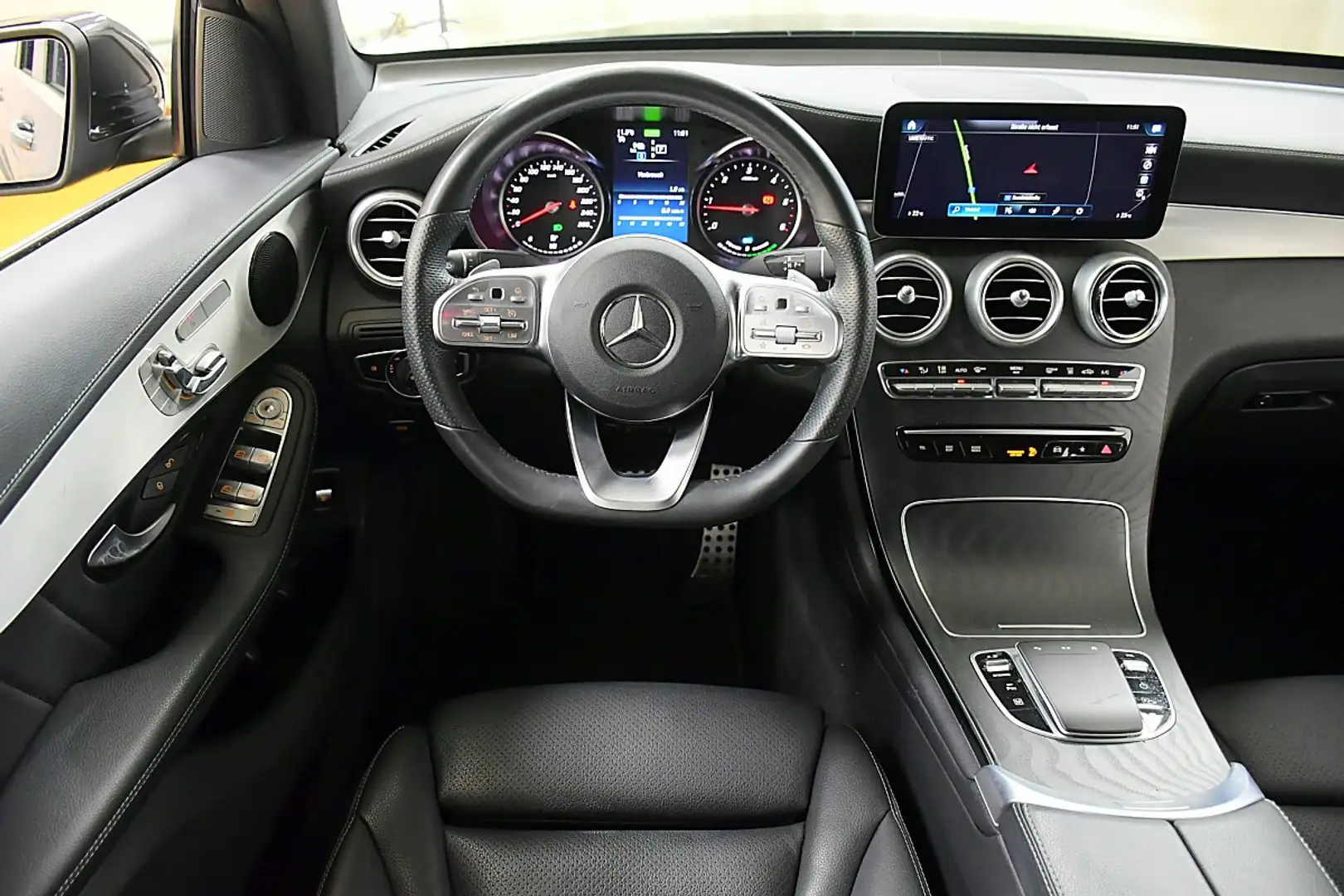 Mercedes-Benz GLC 300 de PHEV Coupé 4MATIC Aut. AMG Line Grau - 2