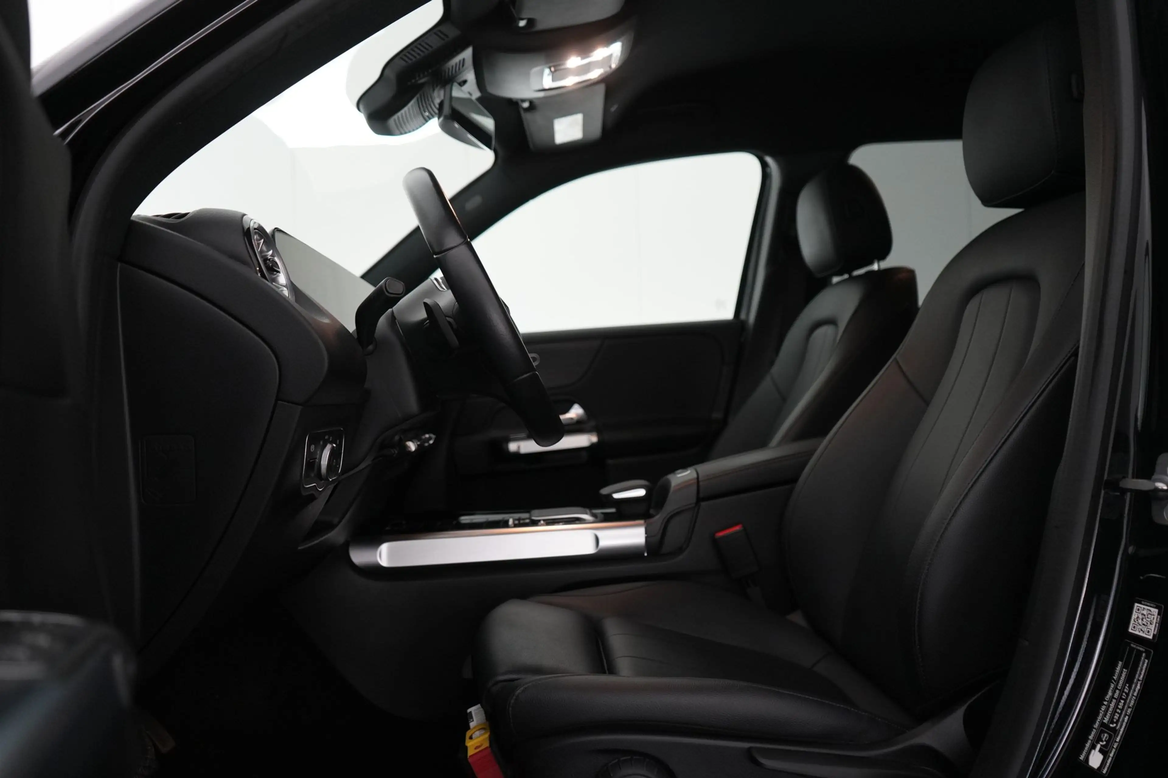 Mercedes-Benz EQB 250 Luxury Line 7Pl. LEDER/CUIR LED GPS PDC CAM Verw. — photo 13