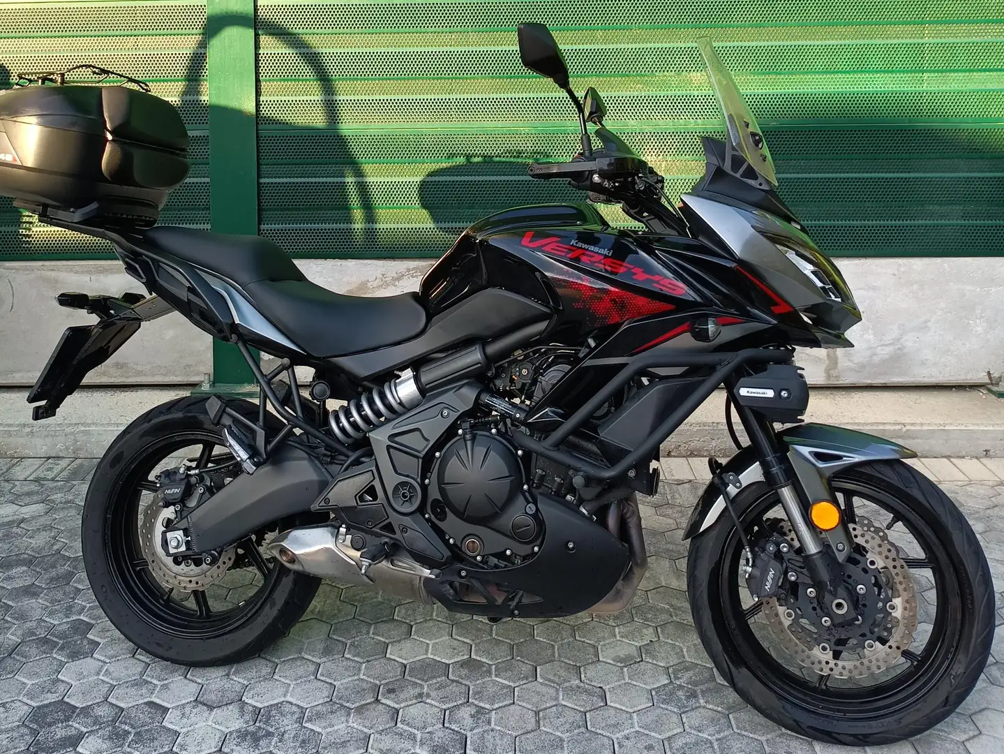 Kawasaki Versys 650 Tourer plus Černá - 1