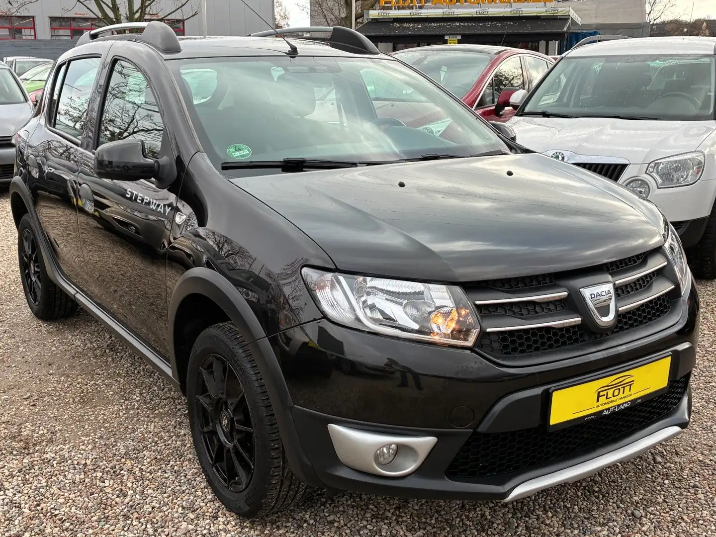 Dacia Sandero II Stepway *1.HD*NAVI*Klima*TÜV NEU Schwarz - 2