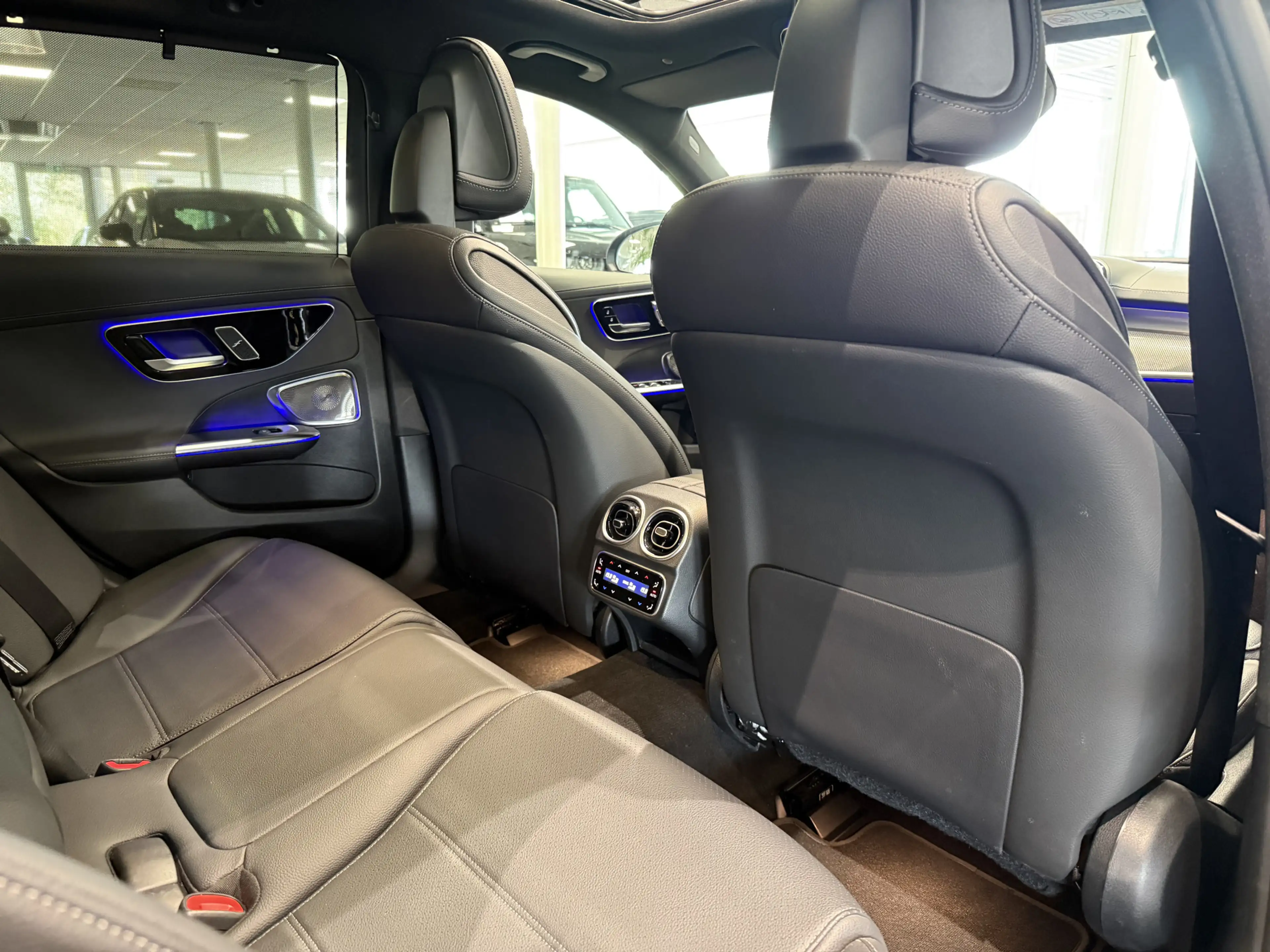 Mercedes-Benz C 300 Estate e AMG, Burmester, Massage, Vol optie! — photo 11