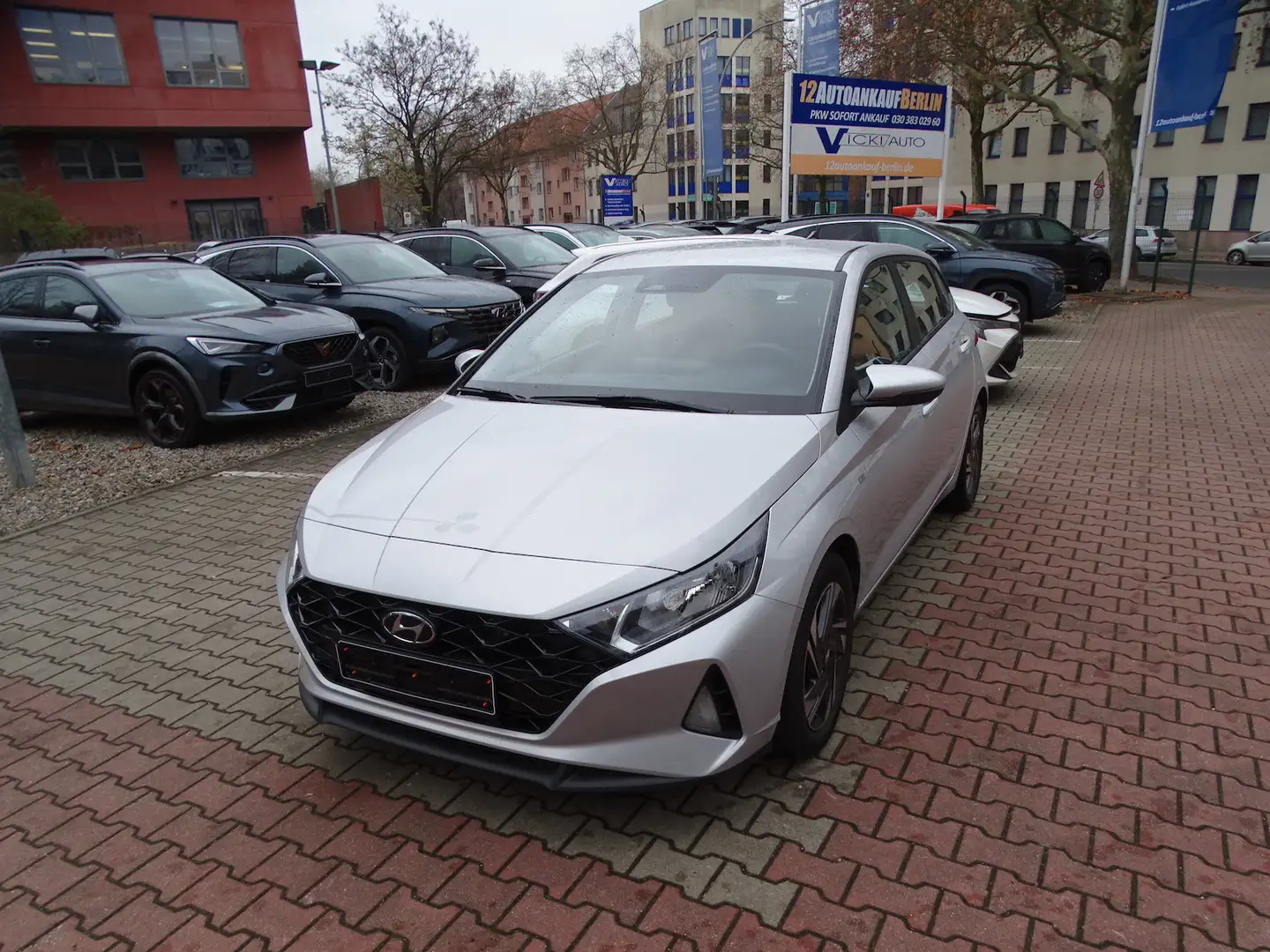 Hyundai i20 1.0 Trend Mild-Hybrid Automatik Argintiu - 1