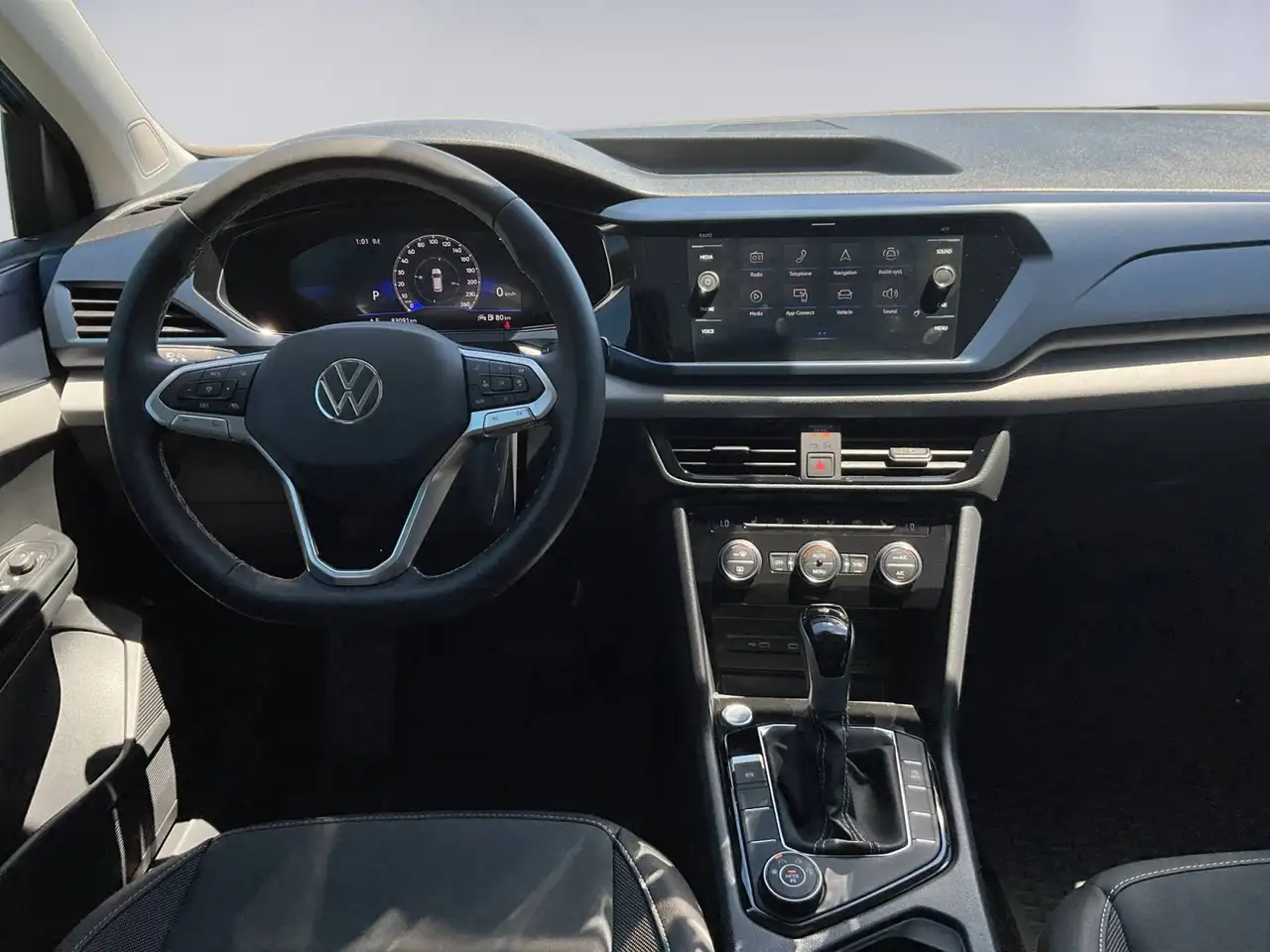 Volkswagen Taos photo Volkswagen Taos
