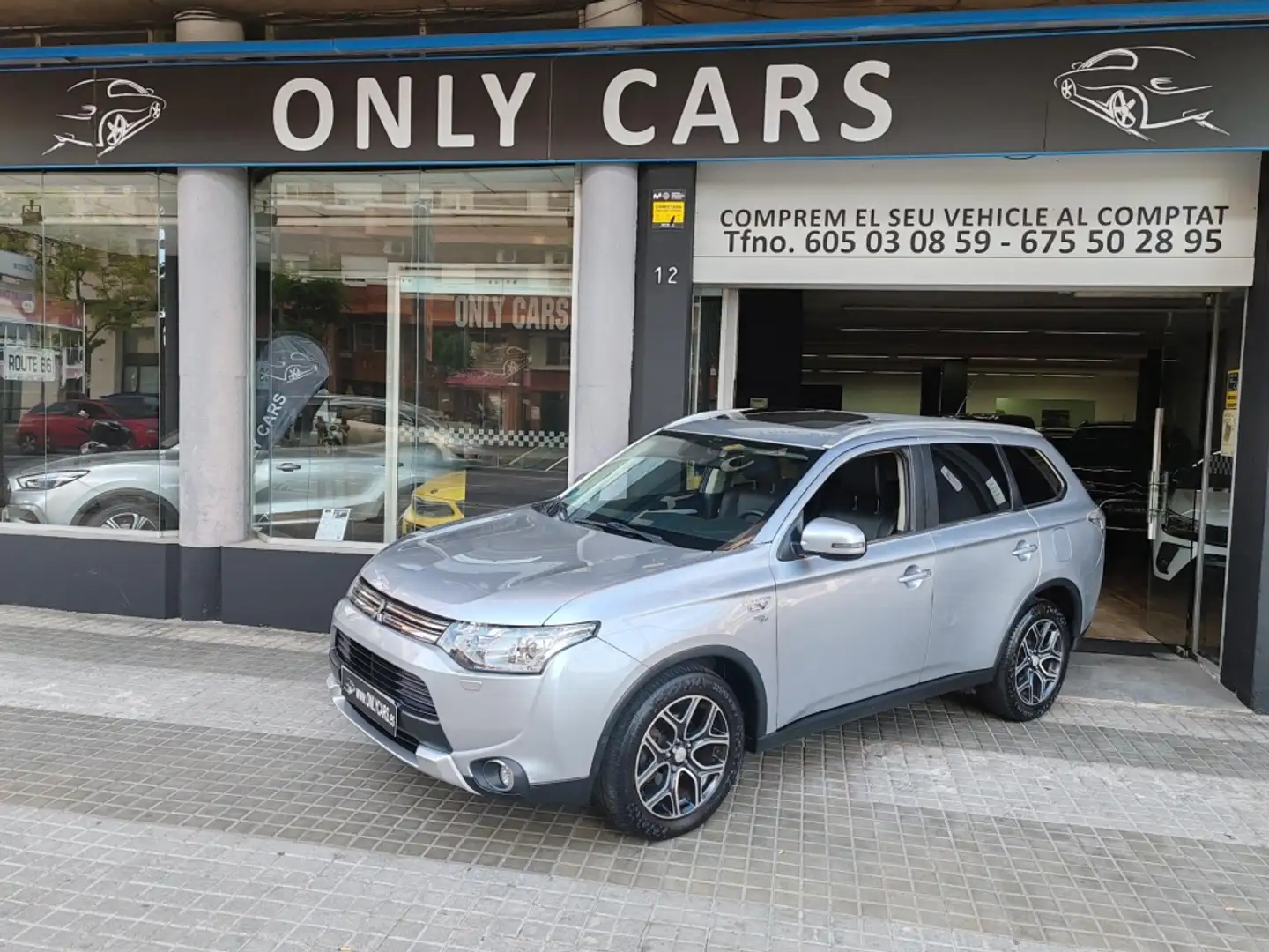 Mitsubishi Outlander PHEV Kaiteki Plateado - 1