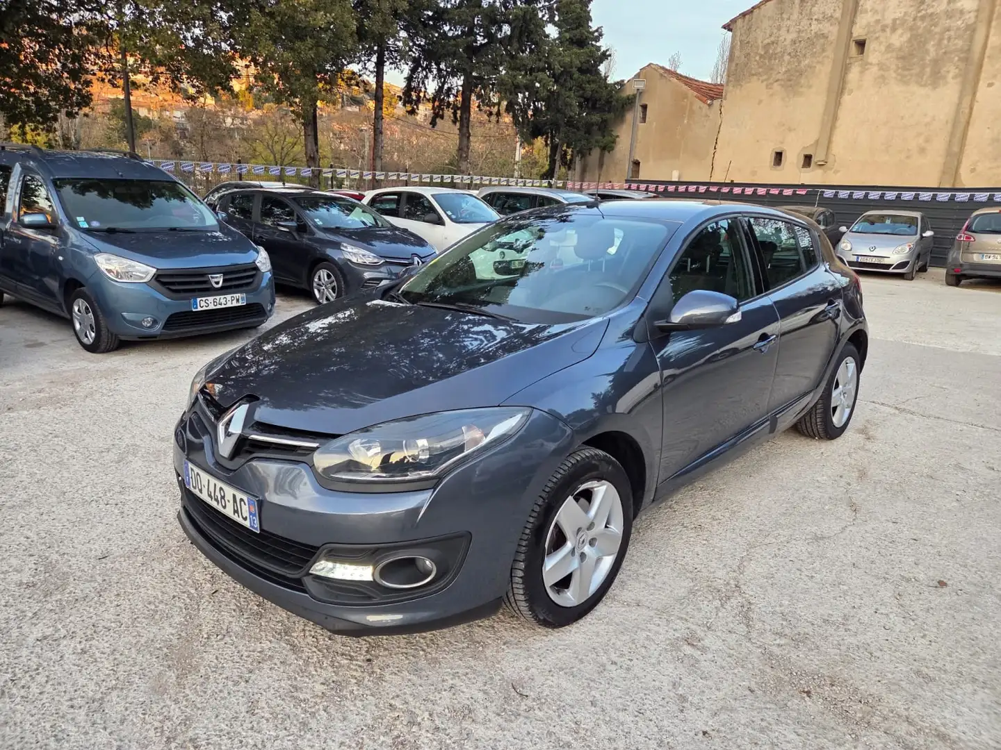 Renault Megane Limited Gris - 2