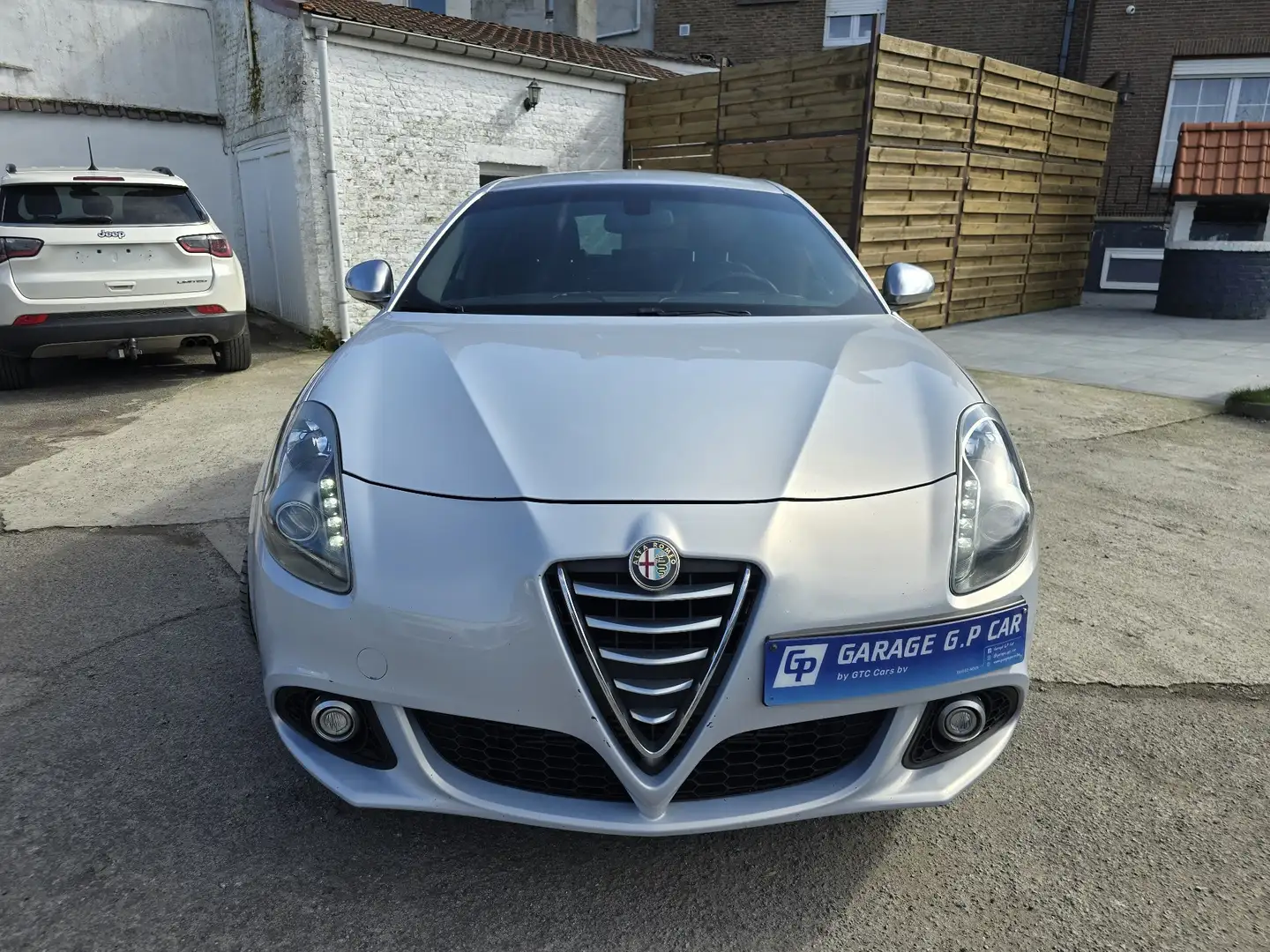 Alfa Romeo Giulietta 1.6 JTDm Distinctive Grey - 2