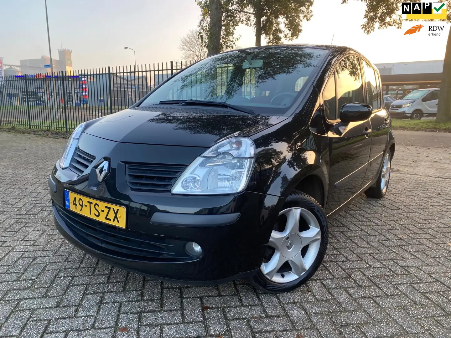 Renault Modus 1.4-16V Airco Alu velgen Electr pakket Zwart - 1