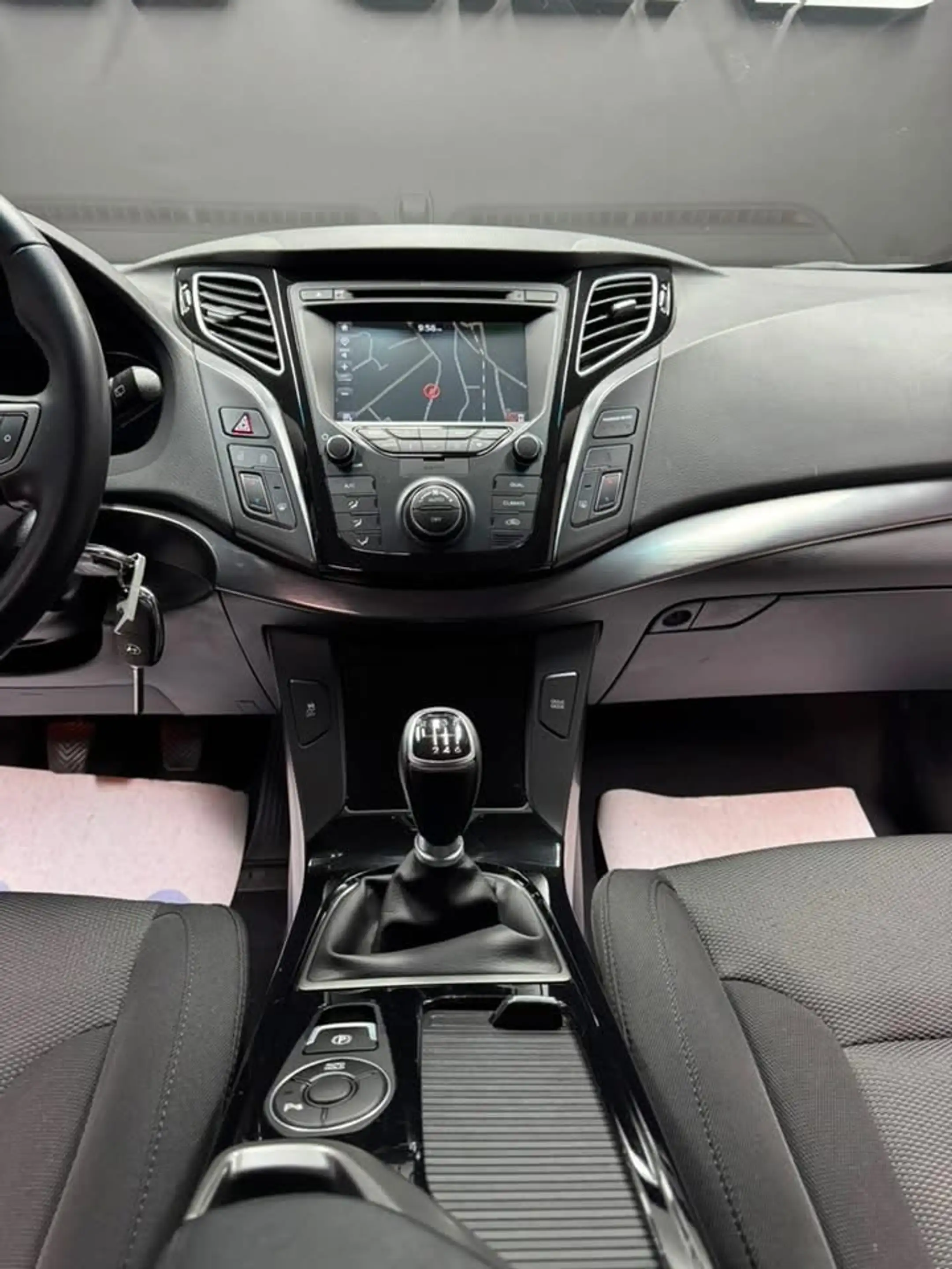 Hyundai i40 i40 SW 1.6 GDi **12 mois de garantie** — photo 13