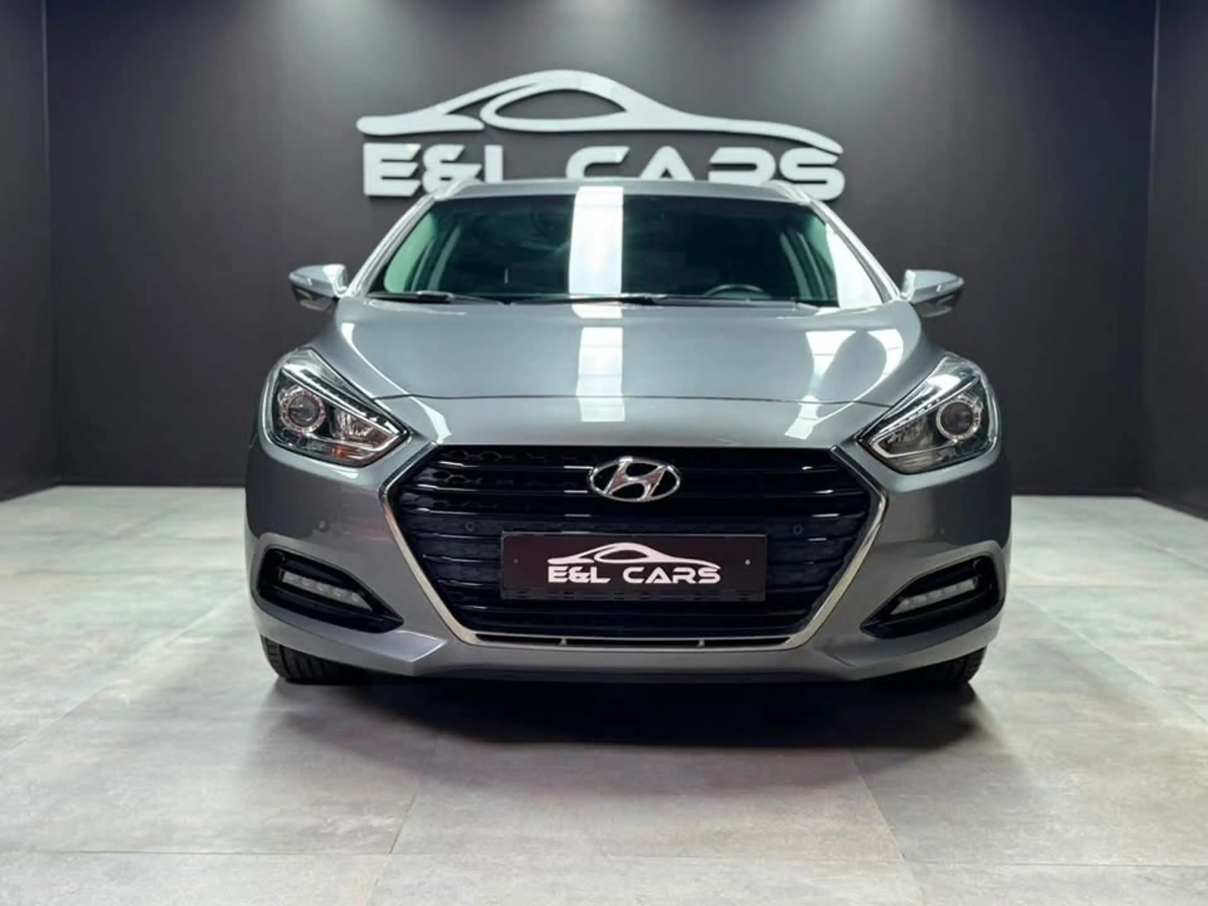 Hyundai i40 i40 SW 1.6 GDi **12 mois de garantie** — photo 2