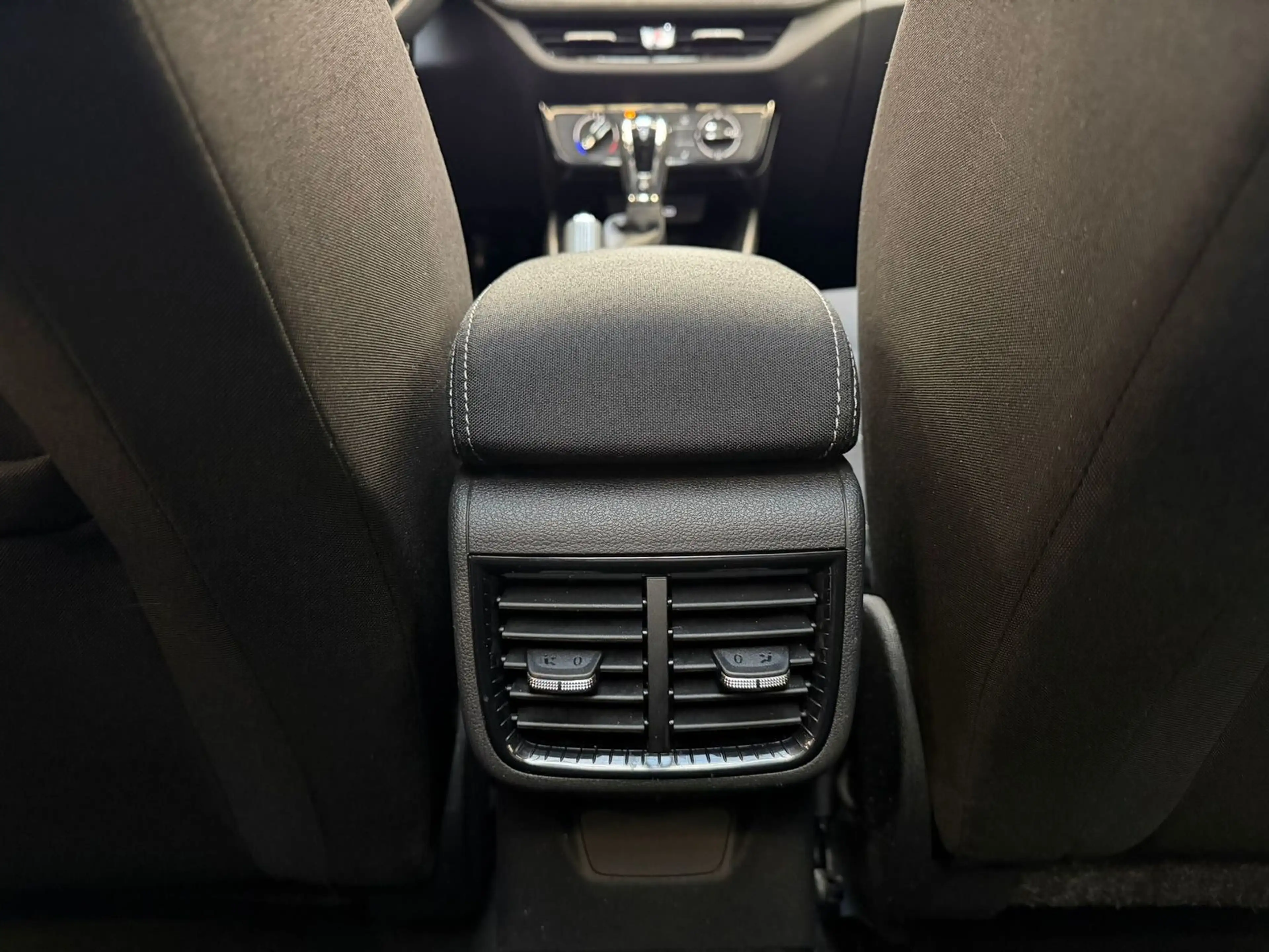 Skoda Fabia 1.5 TSI Selection  LED|Pano|SmartLink — photo 14