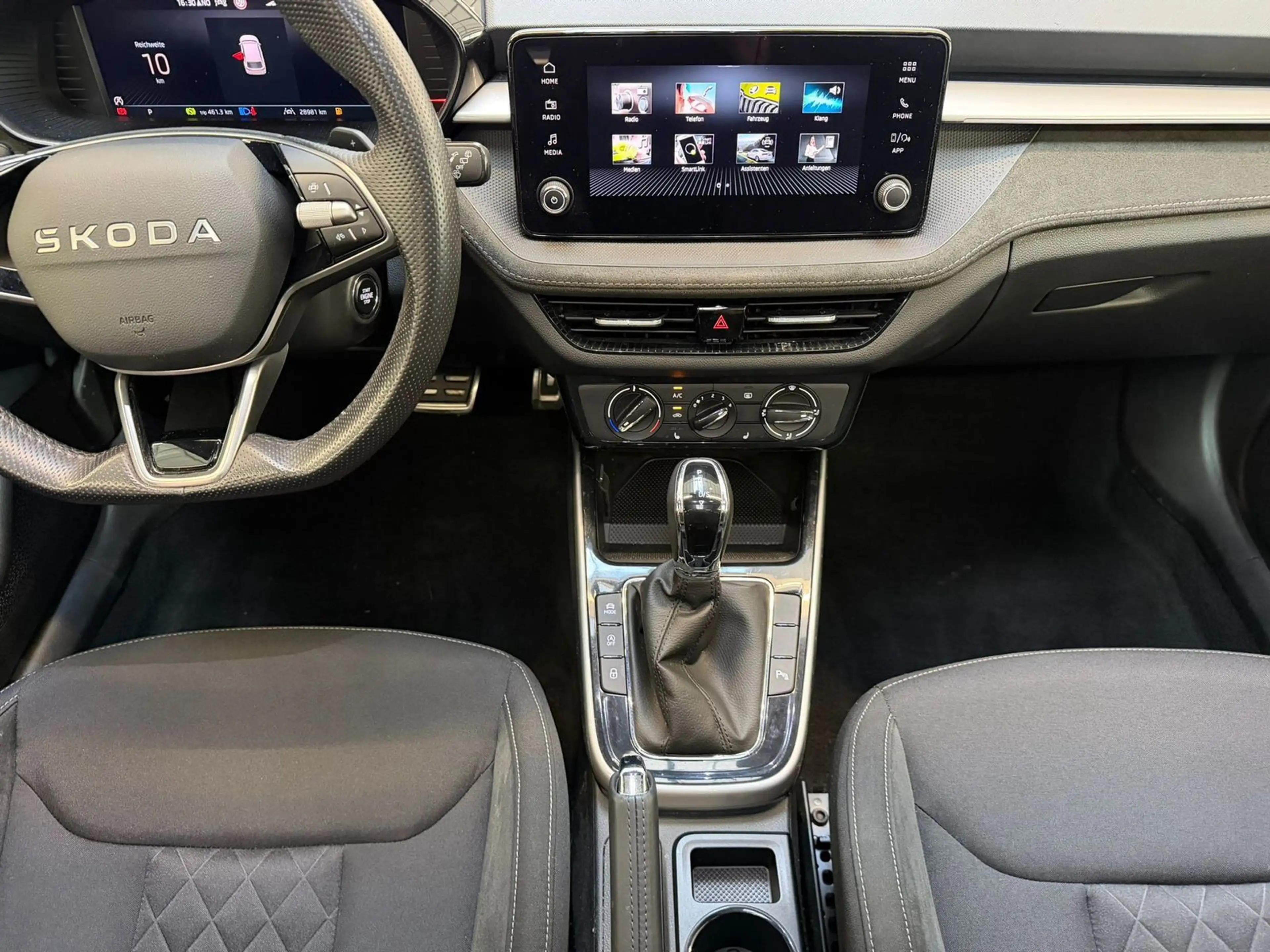 Skoda Fabia 1.5 TSI Selection  LED|Pano|SmartLink — photo 11