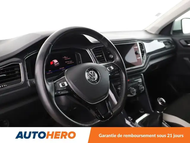 Volkswagen T-Roc view 11
