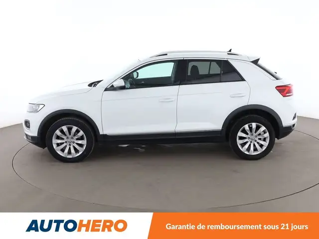Volkswagen T-Roc view 3